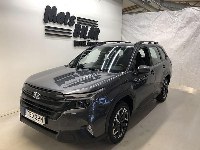Grå Ny 2025 Subaru Forester SUV | 408 400 kr (Superpris) - Bild 1/4