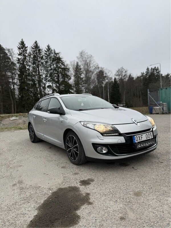 Silver Begagnad 2014 Renault Mégane GrandTour Bose Edition Kombi | 60 000 kr (Marknadspris) - Bild 1/4