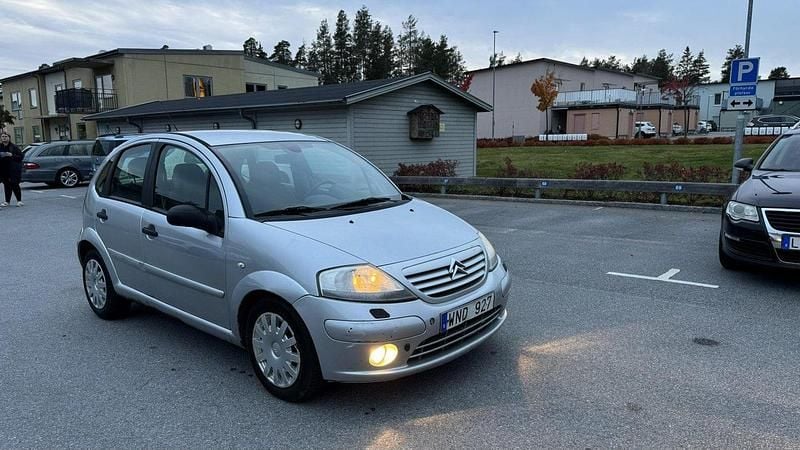 Silver Begagnad 2005 Citroën C3 Halvkombi | 29 500 kr (Bra pris) - Bild 1/3