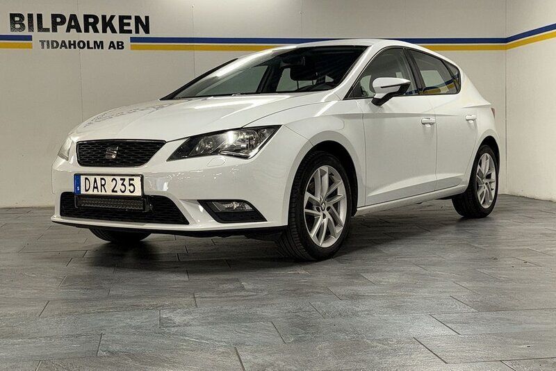Vit Begagnad 2012 Seat Leon Style Halvkombi | 69 900 kr - Bild 1/4