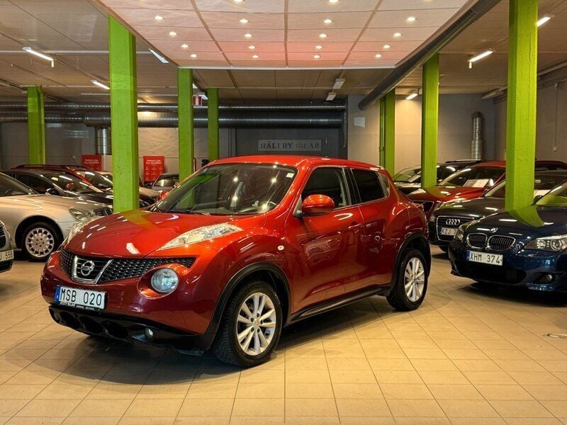 Mörkröd (röd) Begagnad 2012 Nissan Juke SUV | 74 900 kr (Marknadspris) - Bild 1/4
