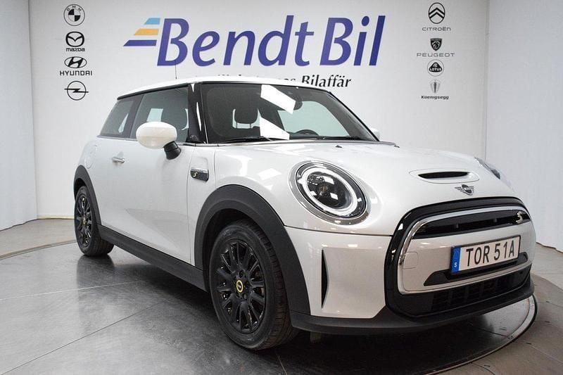 Silver Begagnad 2022 Mini Cooper SE Essential Halvkombi | 214 500 kr (Marknadspris) - Bild 1/3