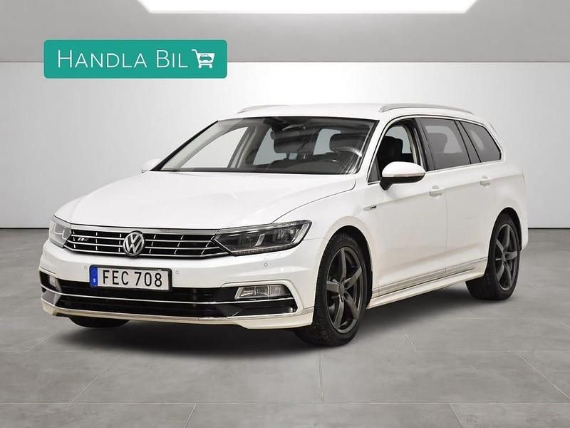 Vit Begagnad 2018 VW Passat R-line Kombi | 209 900 kr (Marknadspris) - Bild 1/4
