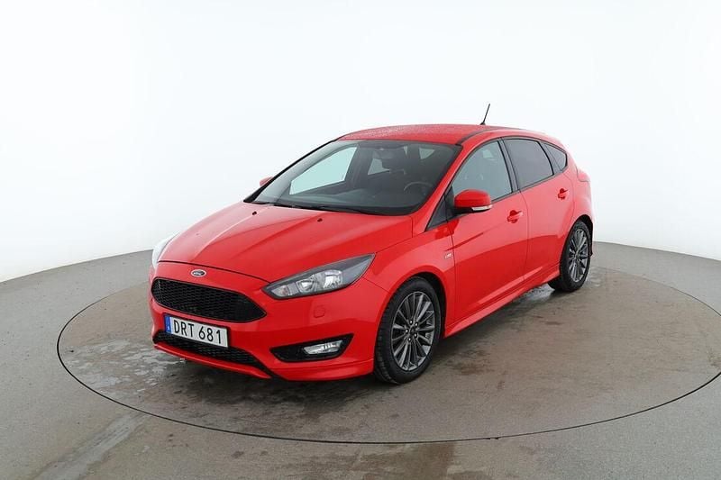 Röd Begagnad 2017 Ford Focus ST-Line | 100 000 kr (Marknadspris) - Bild 1/3