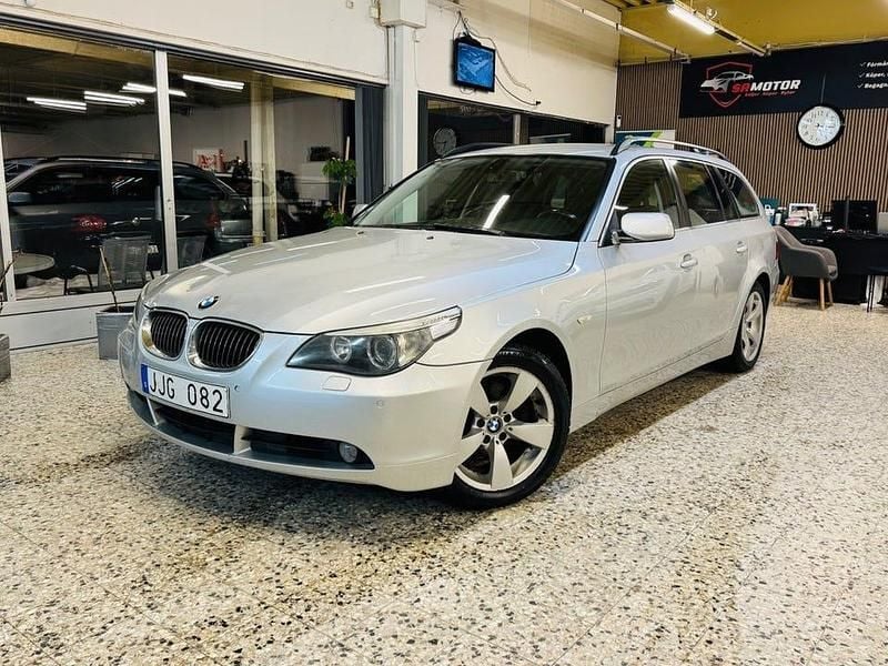 Grå Begagnad 2006 BMW 525 Kombi | 29 900 kr (Superpris) - Bild 1/4