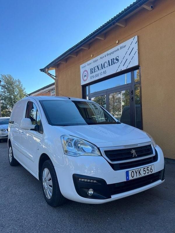 Vit Begagnad 2016 Peugeot Partner Minibuss | 89 900 kr (Bra pris) - Bild 1/4