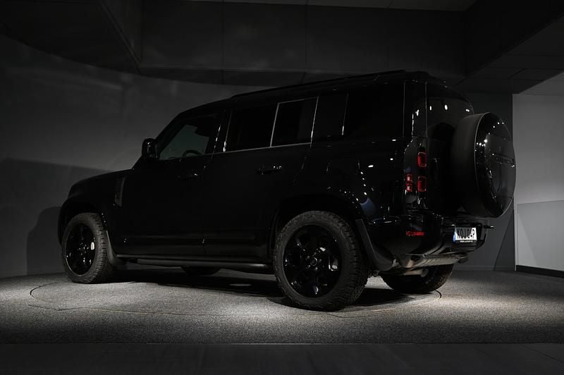 Begagnad Land Rover Defender SE Dynamic 301 HK (221 kW) 2025 Svart (black) SUV