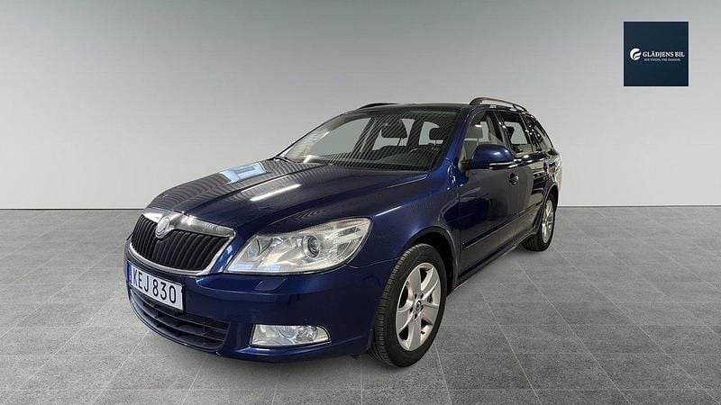 Mörkblå Begagnad 2009 Skoda Octavia Elegance Kombi | 49 900 kr (Marknadspris) - Bild 1/4