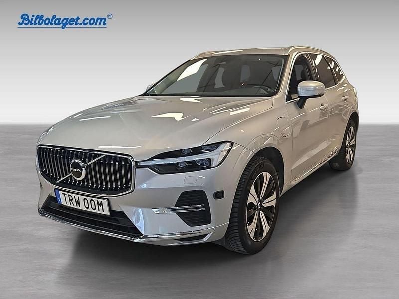 Silver Begagnad 2023 Volvo XC60 Plus SUV | 519 000 kr (Marknadspris) - Bild 1/4