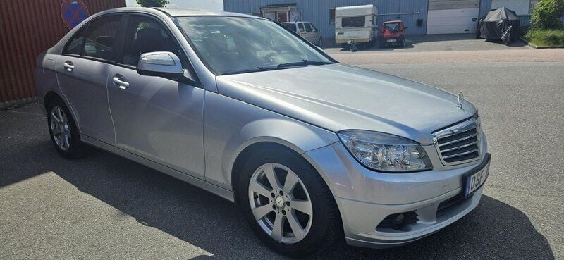 Silver Begagnad 2008 Mercedes C200 Classic Sedan | 75 000 kr (Marknadspris) - Bild 1/4