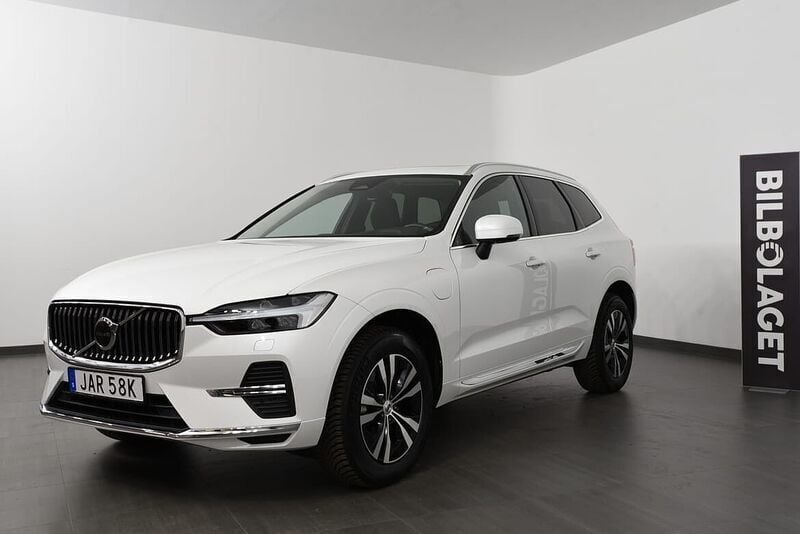 Vit Begagnad 2023 Volvo XC60 Core SUV | 519 800 kr (Marknadspris) - Bild 1/4