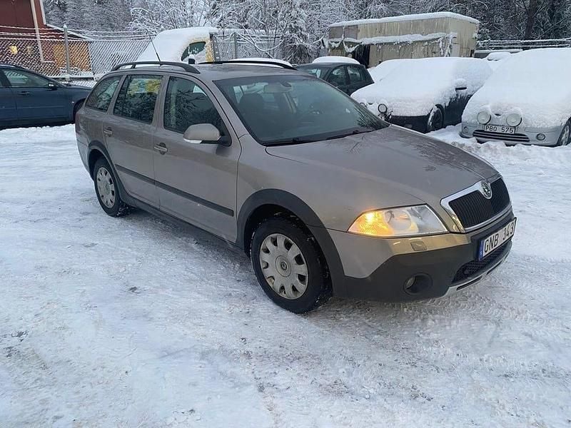 Ljusbrun Begagnad 2008 Skoda Octavia Scout Kombi | 37 900 kr (Bra pris) - Bild 1/4