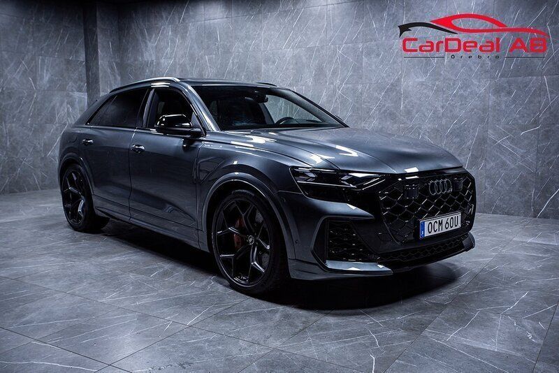 Grå Begagnad 2024 Audi RS Q8 Design SUV | 1 694 800 kr - Bild 1/4