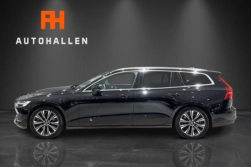 Begagnad Volvo V60 Core 350 HK (257 kW) 2024 Svart Kombi