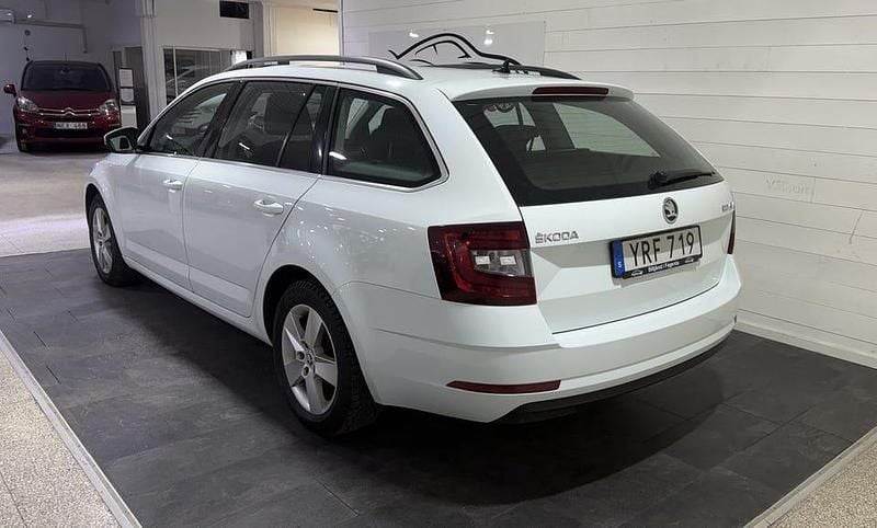 Begagnad Skoda Octavia Ambition 116 HK (85 kW) 2017 Vit Kombi