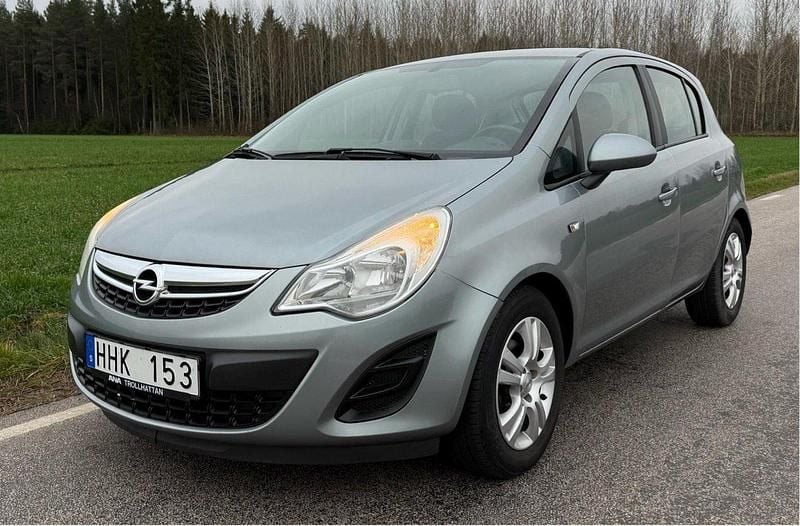 Grå Begagnad 2012 Opel Corsa Enjoy Halvkombi | 27 500 kr (Marknadspris) - Bild 1/4