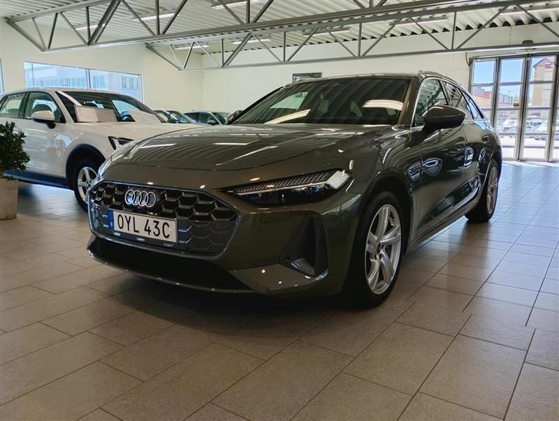 Grå (chronosgrå metallic) Ny 2025 Audi A5 Proline Sportkupé | 654 700 kr (Dyr) - Bild 1/4