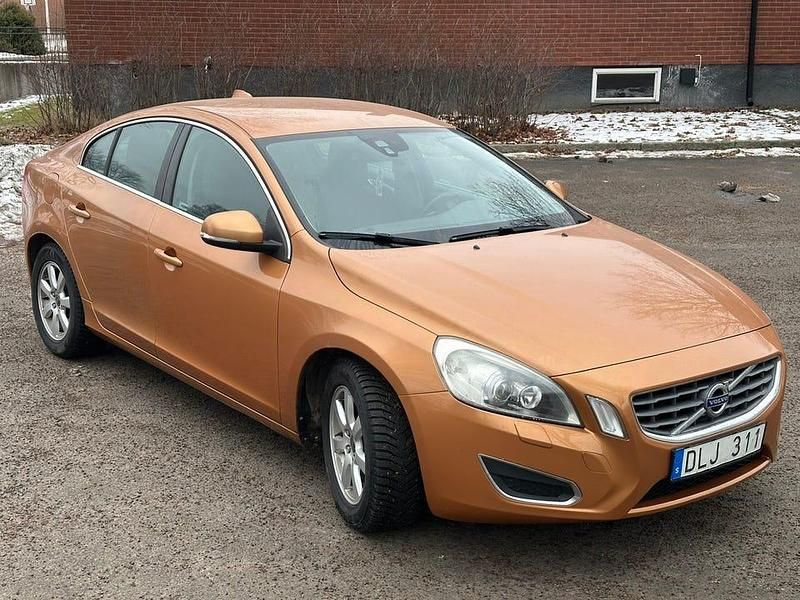 Begagnad Volvo S60 205 HK (150 kW) 2011 Saffran Sedan