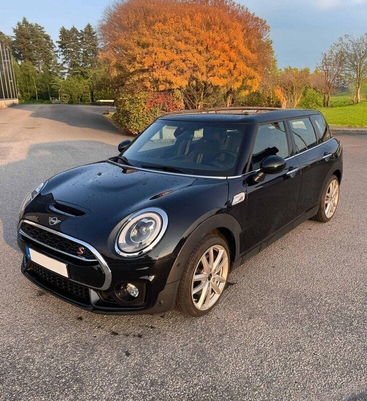 Svart Begagnad 2019 Mini John Cooper Works Clubman Kombi | 239 000 kr (Marknadspris) - Bild 1/4