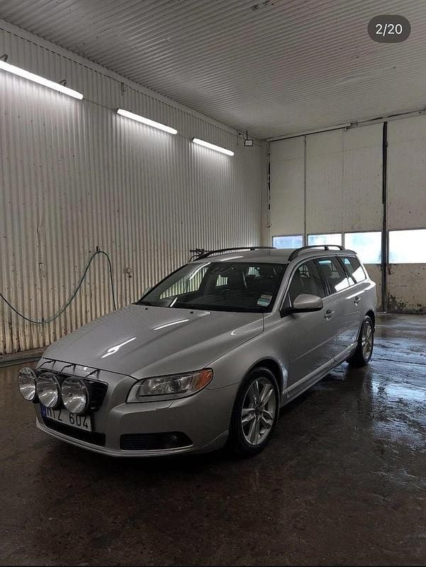 Grå Begagnad 2013 Volvo V70 Momentum Kombi | 110 000 kr (Bra pris) - Bild 1/4