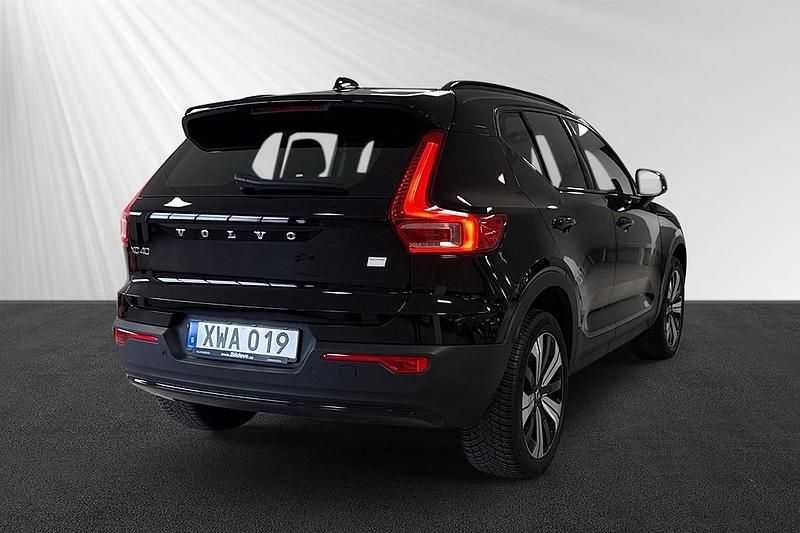 Begagnad Volvo XC40 Single Motor 175 kW (238 HK) 2022 Svart SUV