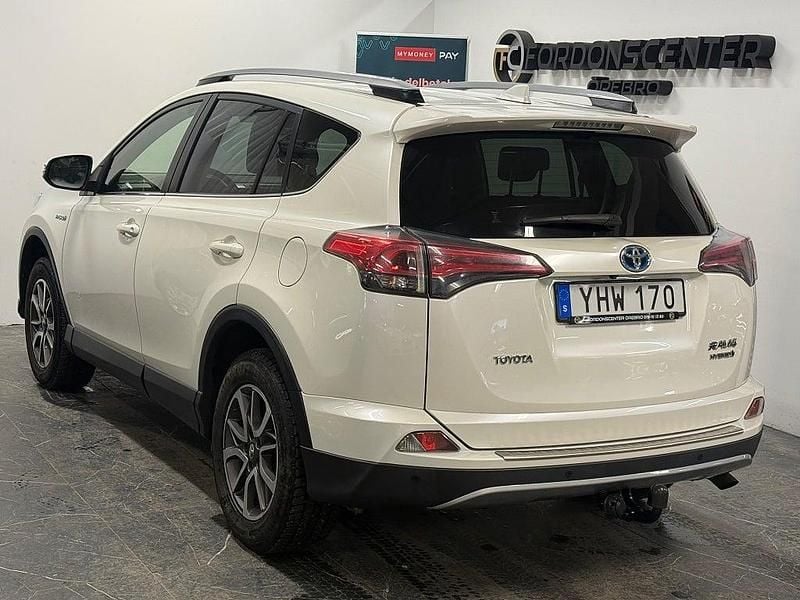 Begagnad Toyota RAV4 Hybrid Active 197 HK (144 kW) 2016 Vit SUV