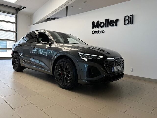 Daytonagrå pärleffekt Begagnad 2024 Audi Q8 Sportback e-tron S-Line SUV | 799 000 kr - Bild 1/4