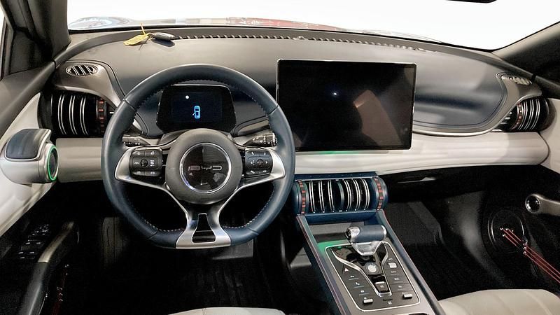 Begagnad BYD Atto 3 Design 150 kW (204 HK) 2022 Vit SUV