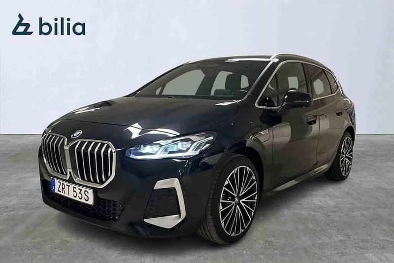 Begagnad BMW 230e Active Tourer 2023 Svart Minibuss