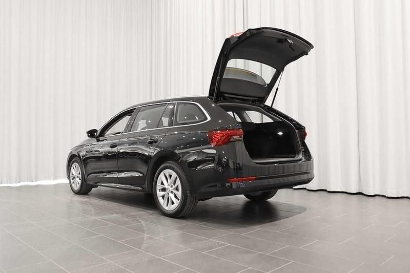 Begagnad Skoda Octavia 150 HK (110 kW) 2024 Black magic pärleffekt me Kombi
