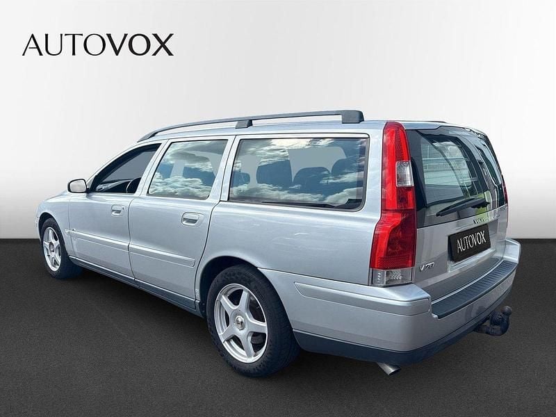 Begagnad Volvo V70 Kinetic 141 HK (103 kW) 2005 Ljusgrå Kombi