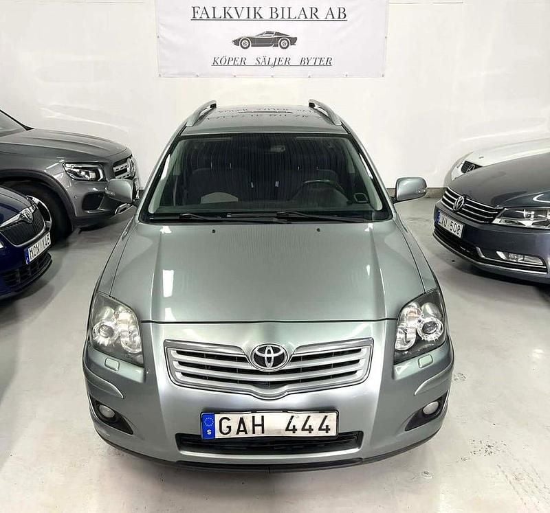 Grå Begagnad 2007 Toyota Avensis Kombi | 22 900 kr (Marknadspris) - Bild 1/4