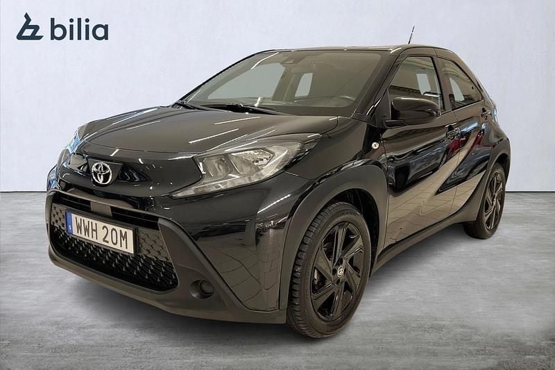 Svart Begagnad 2022 Toyota Aygo X Play SUV | 174 900 kr (Lite dyr) - Bild 1/4