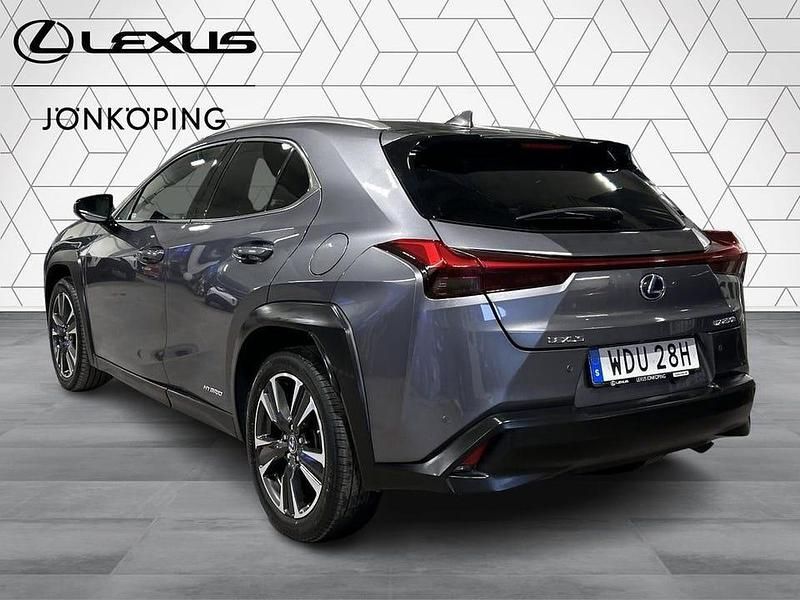 Begagnad Lexus UX 250h E-FOUR 186 HK (136 kW) 2019 Grå SUV