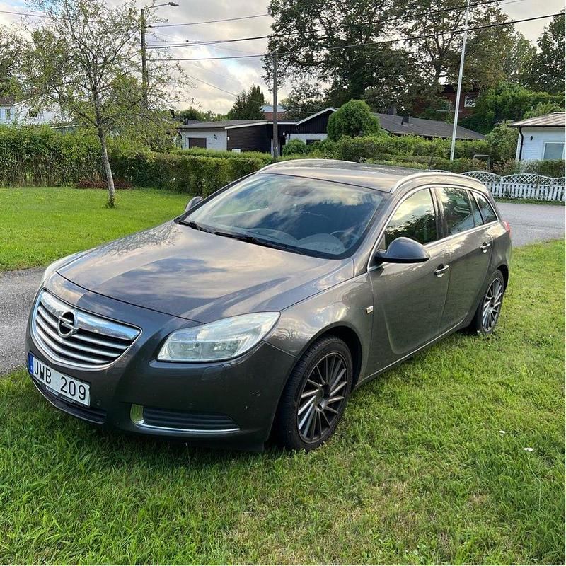 Grå Begagnad 2009 Opel Insignia Edition Kombi | 13 500 kr (Superpris) - Bild 1/4