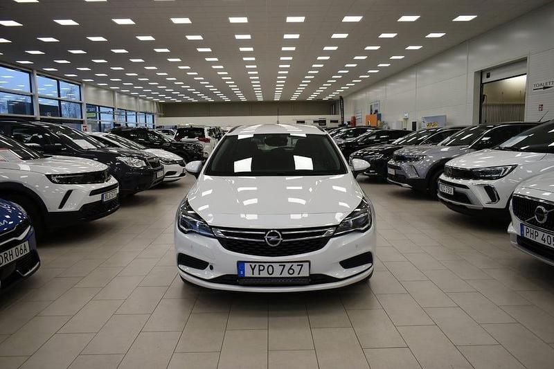 Vit Begagnad 2018 Opel Astra Kombi | 139 900 kr (Marknadspris) - Bild 1/4