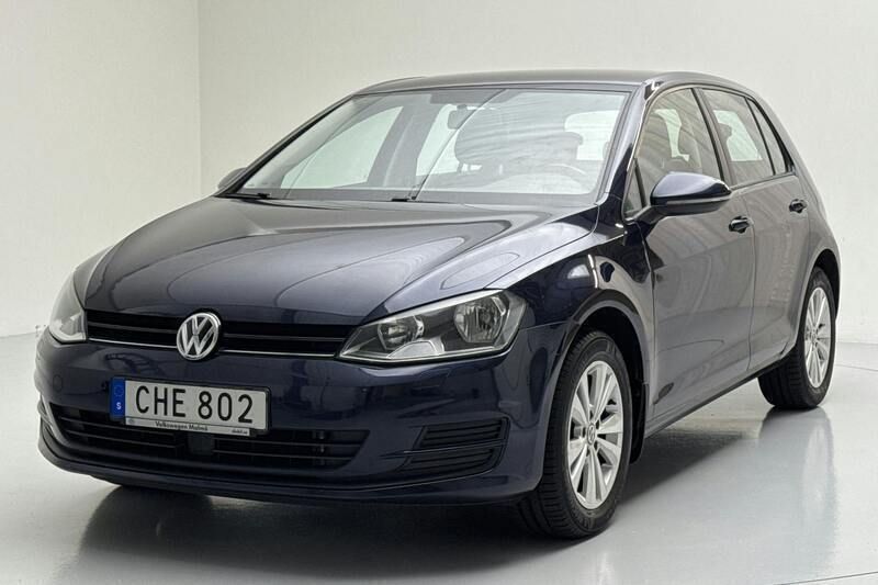 Mörkblå Begagnad 2016 VW Golf VII | 125 000 kr (Marknadspris) - Bild 1/4