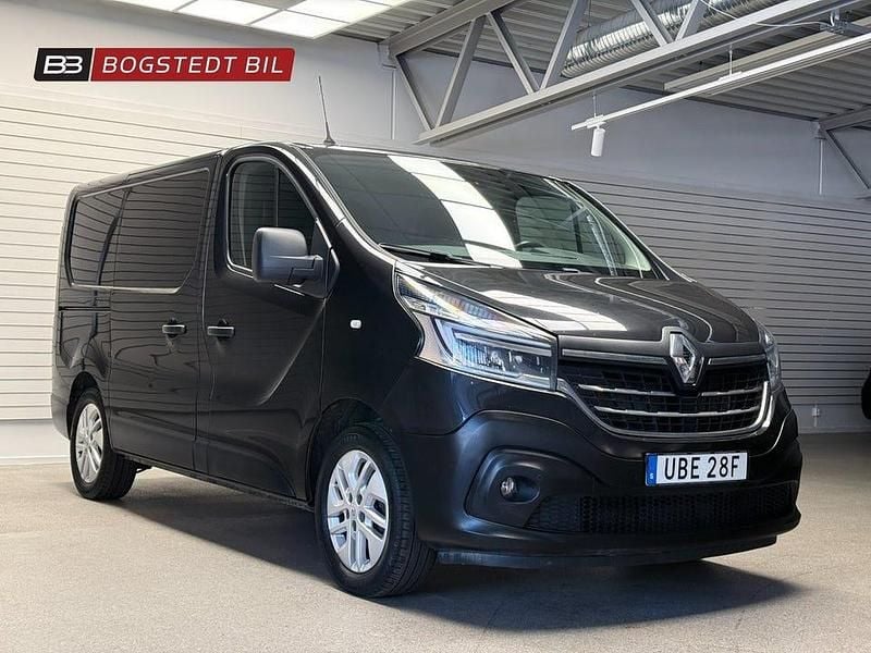 Svart metallic Begagnad 2021 Renault Trafic Minibuss | 202 000 kr (Bra pris) - Bild 1/4