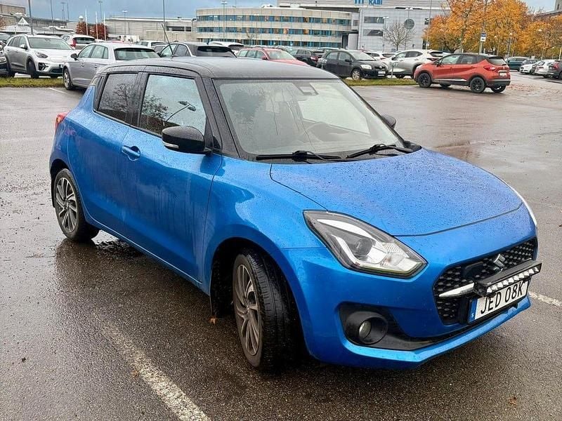 Begagnad 2022 Suzuki Swift Halvkombi | 143 000 kr (Marknadspris) - Bild 1/4