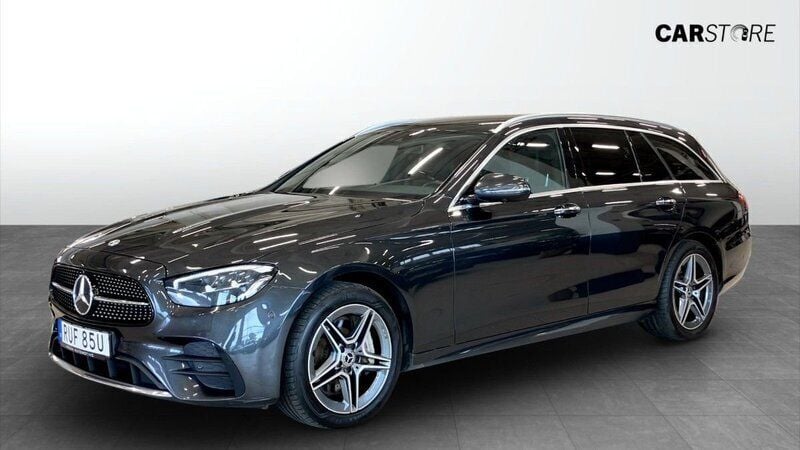 Grå Begagnad 2022 Mercedes E300 AMG line Kombi | 359 900 kr (Marknadspris) - Bild 1/4
