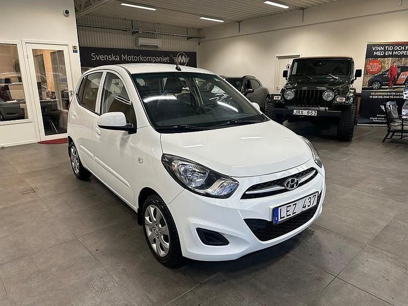 Vit Begagnad 2010 Hyundai i10 Halvkombi | 59 900 kr (Lite dyr) - Bild 1/4