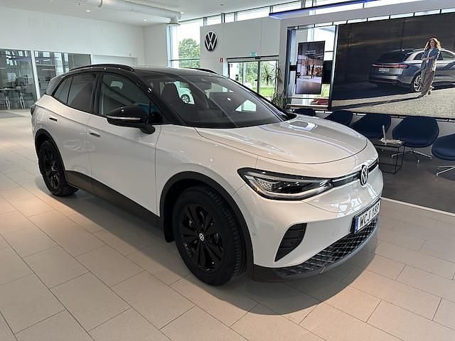Vit (vit metallic) Ny 2025 VW ID.4 Pro SUV | 587 900 kr (Lite dyr) - Bild 1/4