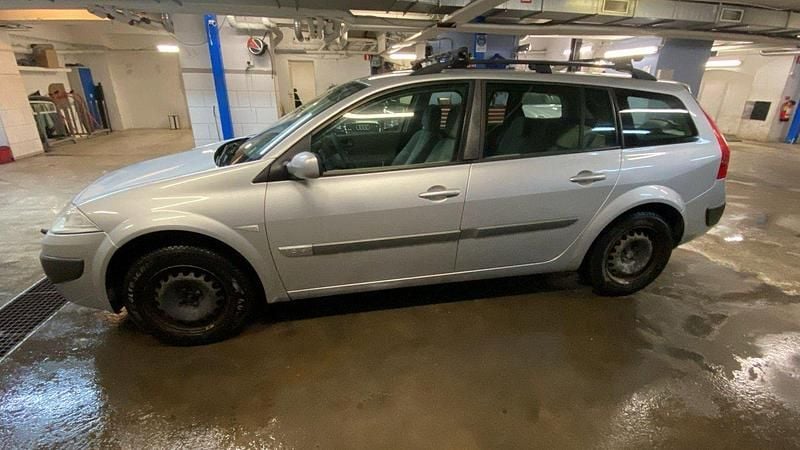 Silver Begagnad 2006 Renault Mégane GrandTour Kombi | 14 900 kr (Bra pris) - Bild 1/4