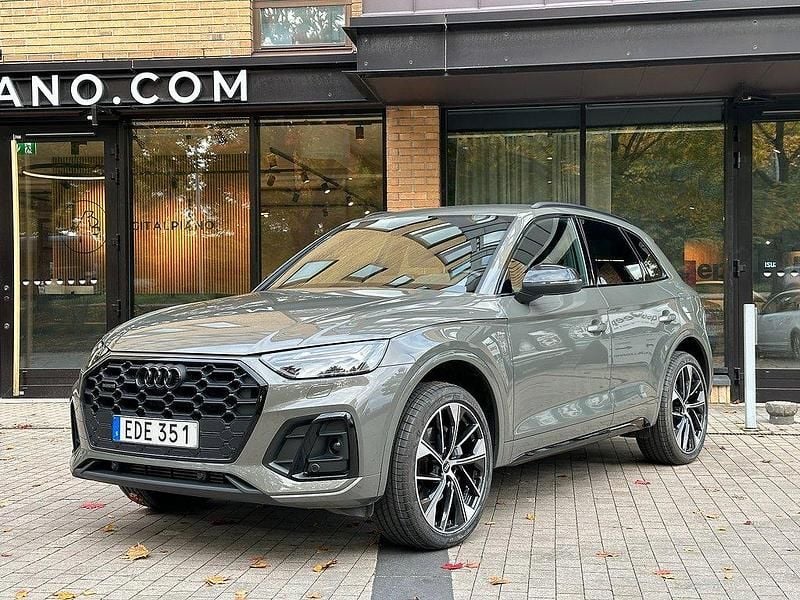 Grå Begagnad 2023 Audi Q5 S-Line SUV | 539 900 kr (Dyr) - Bild 1/4