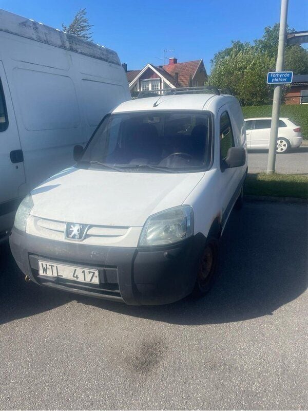 Vit Begagnad 2004 Peugeot Partner Minibuss | 15 000 kr (Bra pris) - Bild 1/2
