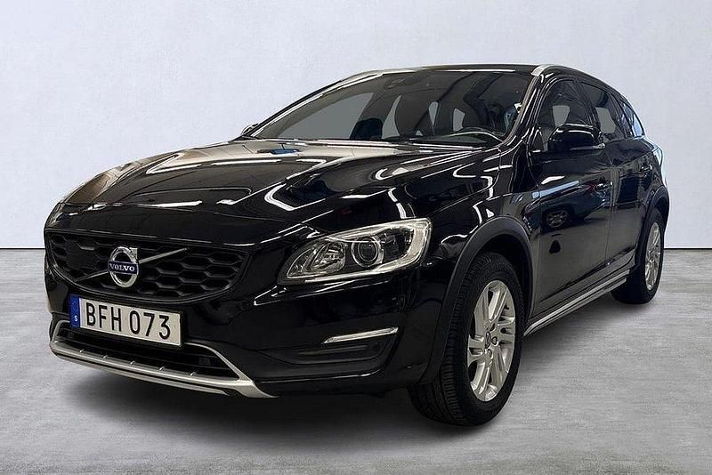 Svart Begagnad 2016 Volvo V60 CC Business Edition Kombi | 155 000 kr (Bra pris) - Bild 1/4