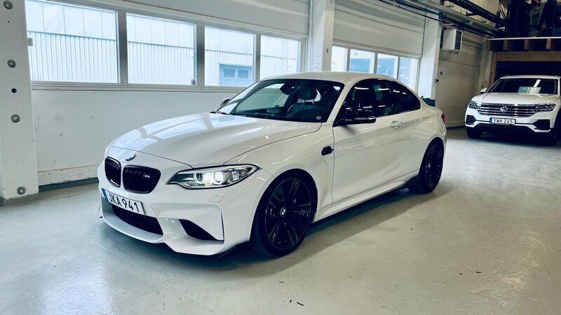 Vit Begagnad 2017 BMW M2 M Performance Sportkupé | 469 000 kr (Superpris) - Bild 1/4
