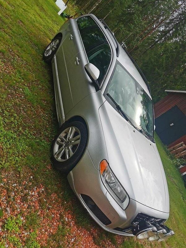 Grå Begagnad 2013 Volvo V70 Kombi | 74 000 kr (Superpris) - Bild 1/2