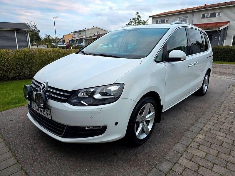 Begagnad VW Sharan 140 HK (102 kW) 2015 Vit Minibuss