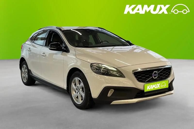 Vit Begagnad 2015 Volvo V40 Momentum Halvkombi | 109 400 kr (Marknadspris) - Bild 1/4